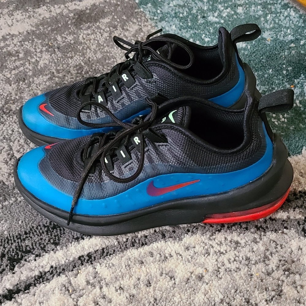 Boys Air max size 4